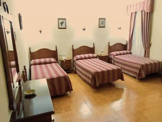 Üç Kişilik Oda