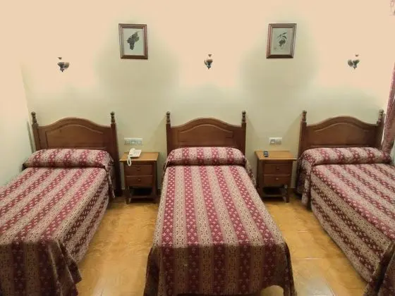 Üç Kişilik Oda