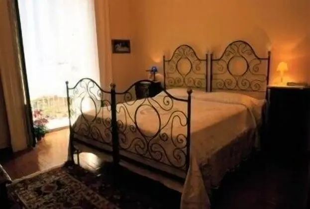 Classic Tek Büyük Yataklı Oda