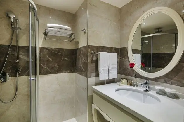 Camelia Garden Deniz Manzaralı Banyo