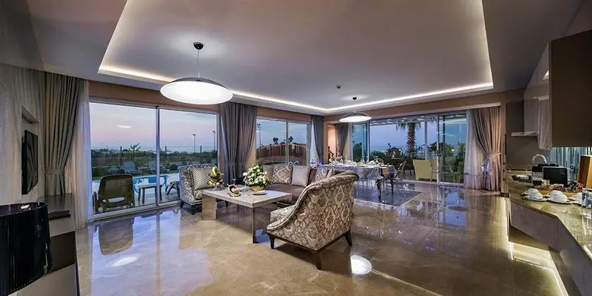 https://images.etstur.com/files/images/hotelImages/TR/53809/l/Bellis-Deluxe-Hotel-Oda-296394.jpg