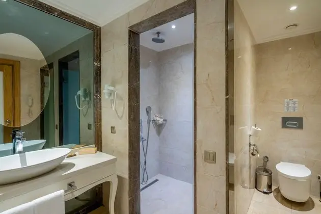 https://images.etstur.com/imgproxy/resize/2560x1440/files/images/hotelImages/etsrooms/228/Bellis_Deluxe_Hotel_20260604113845_1.jpg