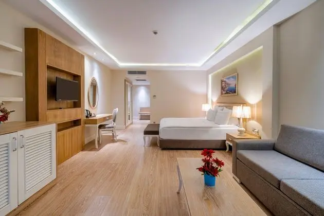 https://images.etstur.com/imgproxy/resize/2560x1440/files/images/hotelImages/etsrooms/228/Bellis_Deluxe_Hotel_20260604113846_3.jpg