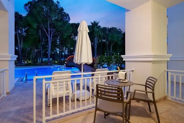 https://imagessl.etstur.com/files/images/hotelImages/TR/53809/l/Bellis-Deluxe-Hotel-Oda-122372.jpg