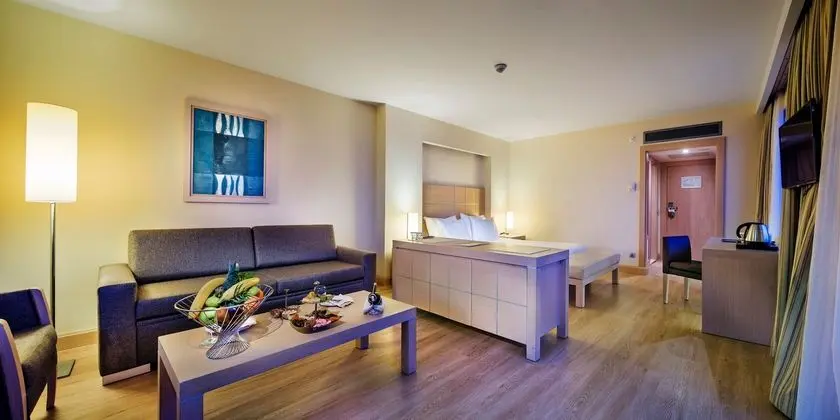 https://imagessl.etstur.com/files/images/hotelImages/TR/53809/l/Bellis-Deluxe-Hotel-Oda-122376.jpg