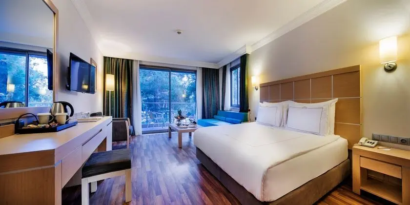 https://imagessl.etstur.com/files/images/hotelImages/TR/53809/l/Bellis-Deluxe-Hotel-Oda-122503.jpg