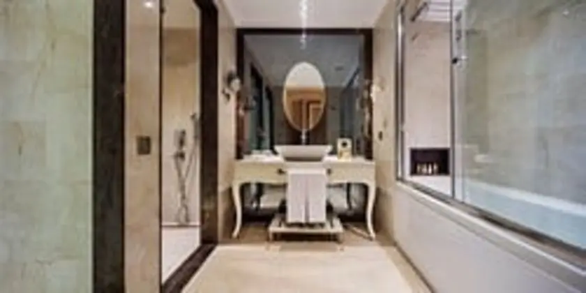 Jasmine Aile Göl Evi Havuz Manzaralı Banyo