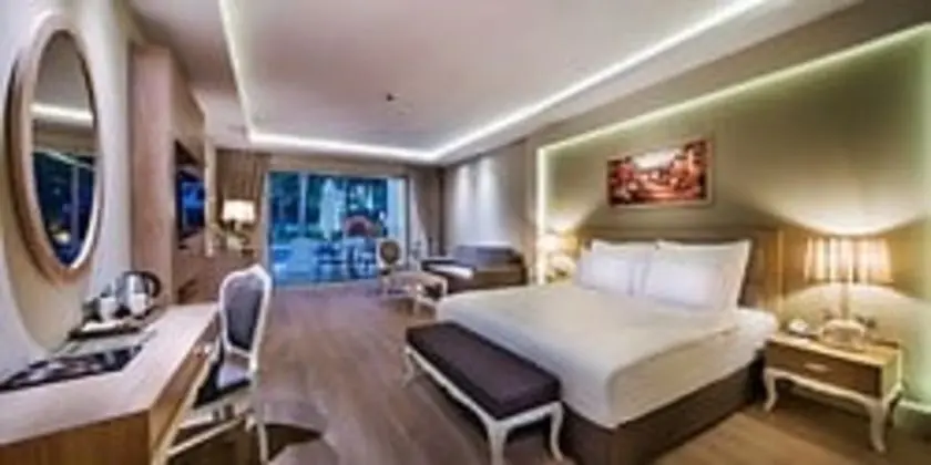 Jasmine Göl Evi Havuz Direkt Giriş