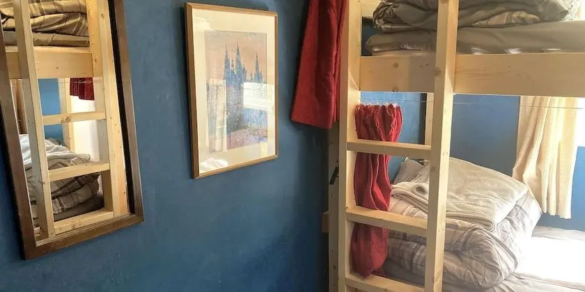 Ortak Ranzalı Oda, Karma Ranzalı Oda, Sigara İçilmez (lower bed)