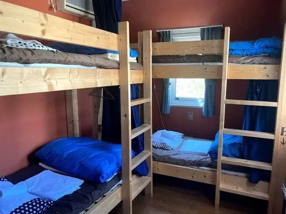 Ortak Ranzalı Oda, Sadece kadınlar için, Sigara İçilmez (upper bed)