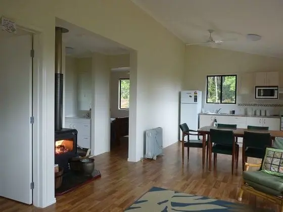 Romantic Kulübe, 2 Yatak Odası, Şömine, Dağ Manzaralı (Bower Bird Cabin)