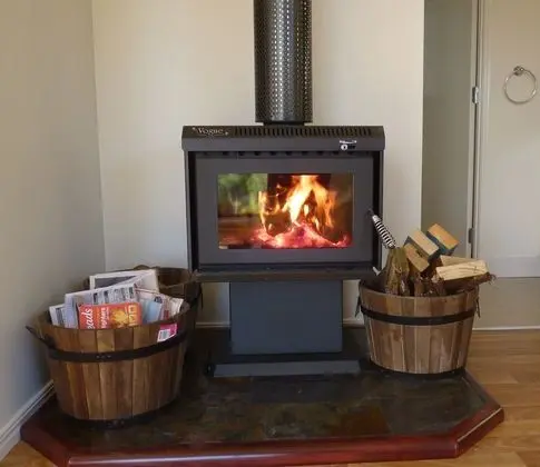 Romantic Kulübe, 2 Yatak Odası, Şömine, Dağ Manzaralı (Bower Bird Cabin)