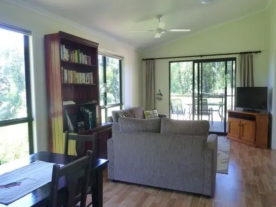 Romantic Kulübe, 2 Yatak Odası, Şömine, Dağ Manzaralı (Bower Bird Cabin)