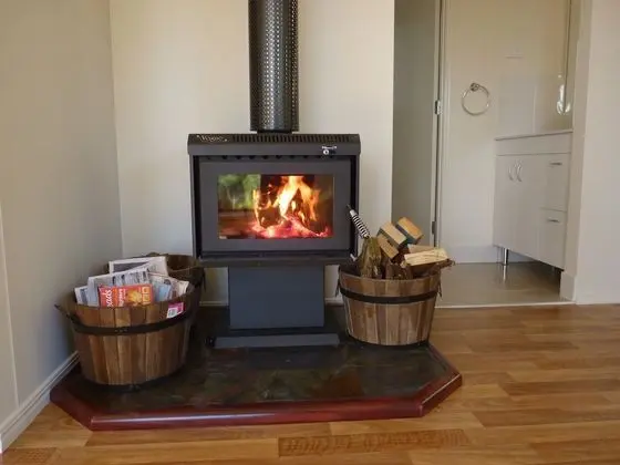 Romantic Kulübe, 2 Yatak Odası, Şömine, Dağ Manzaralı (Bower Bird Cabin)
