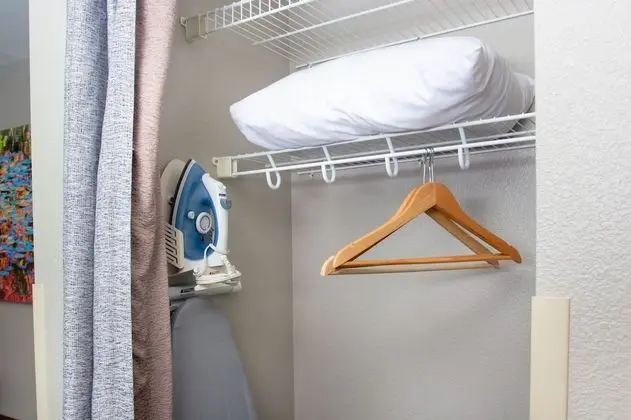 Petite Queen Guestroom