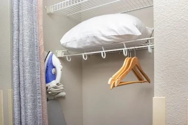 Queen Guestroom
