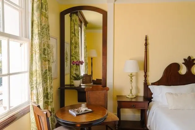 Deluxe Falls View Room