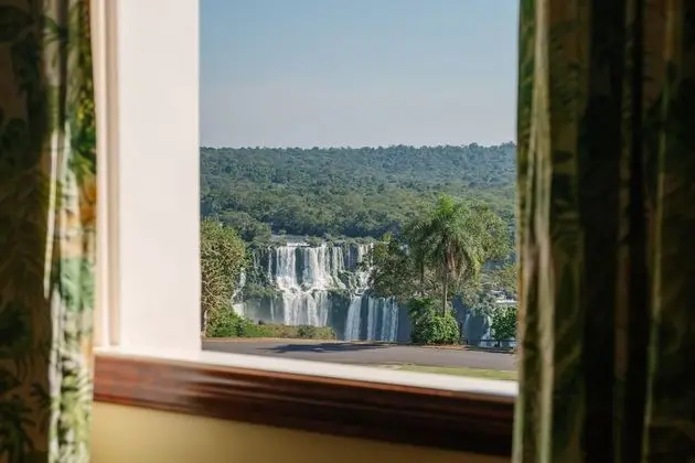 Deluxe Falls View Room