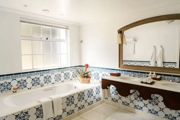 Noble Suite