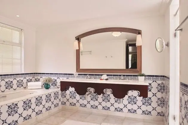 Noble Suite