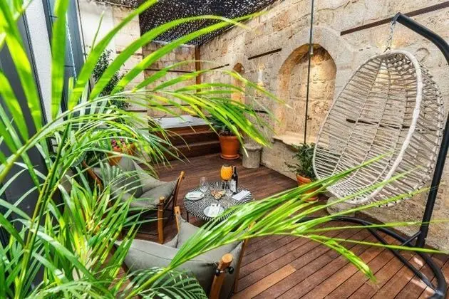 Garden Executive Suite Custom Oda
