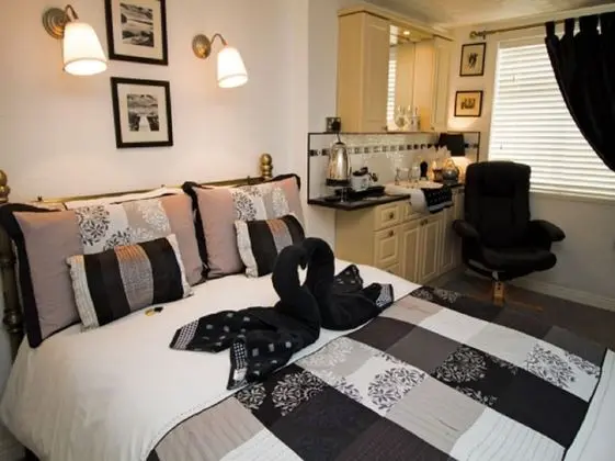 Superior Double Room : The Monochrome Room (Ground Floor)