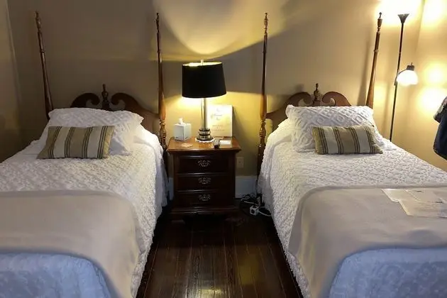 Oda, 2 Tek Kişilik Yatak