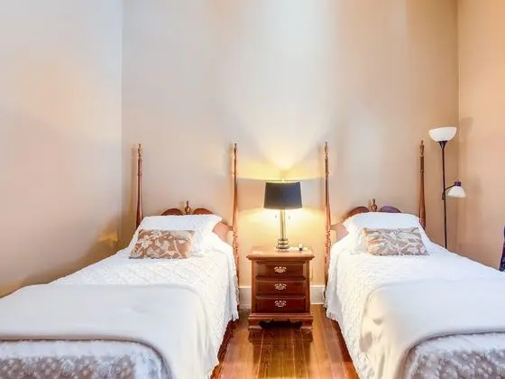 Oda, 2 Tek Kişilik Yatak