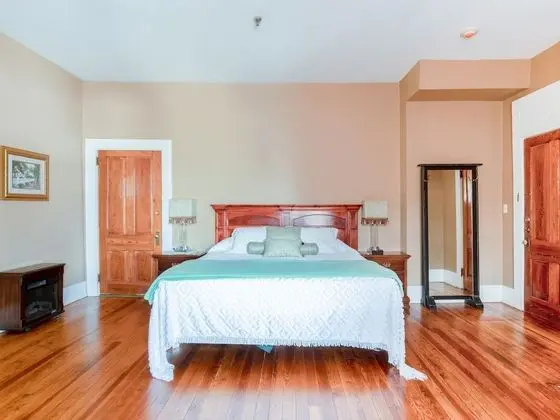 Premium Oda, 1 En Büyük (King) Boy Yatak