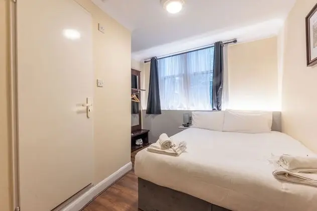 Tek Büyük Yataklı Oda, Banyolu/Duşlu
