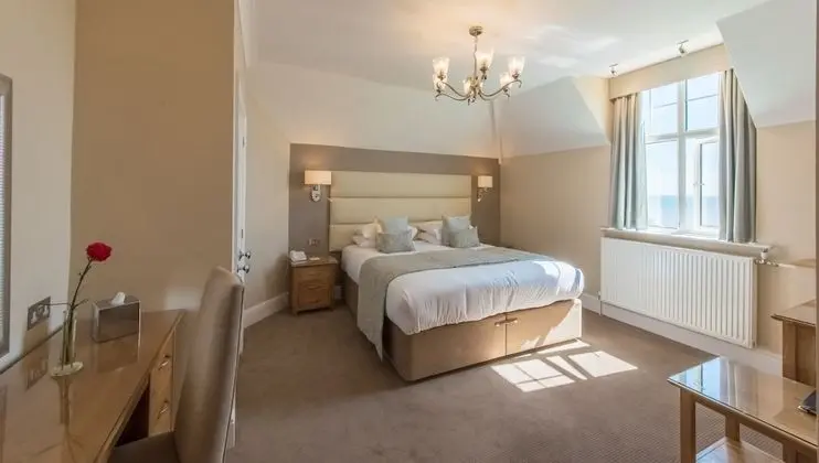 Tek Büyük veya İki Ayrı Yataklı Oda, Deniz Manzaralı