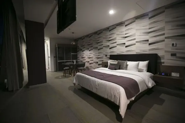 Master Suite 1 king bed and 2 Double Bed