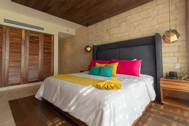 Belo Deluxe Suite King Bed - Adults Only