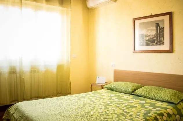 Economy Tek Büyük Yataklı Oda