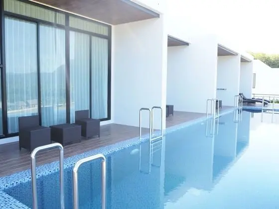 Deluxe Pool Access