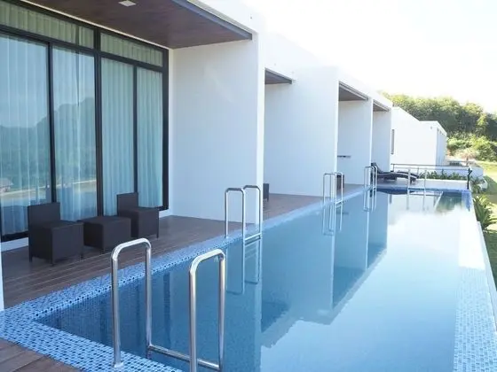 Deluxe Pool Access