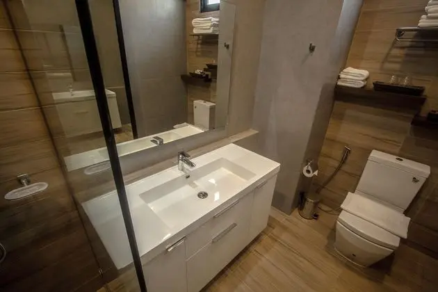 Deluxe Pool Access