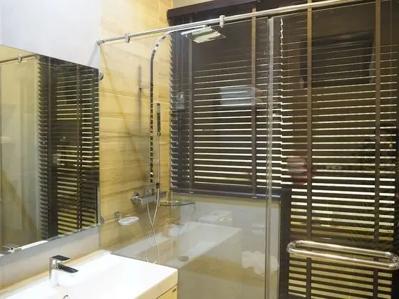 Deluxe Pool Access