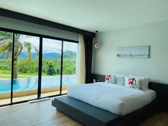 Pool Access Grand Deluxe