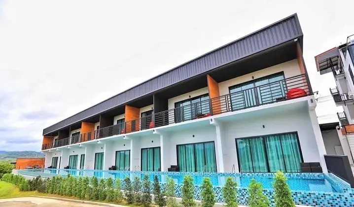 Pool Access Grand Deluxe