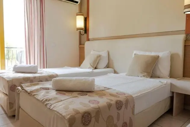 Triple,bahçe Manzaralı,balkonlu
