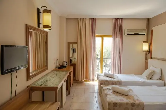 Triple,bahçe Manzaralı,balkonlu