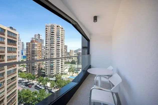 City Tek Büyük Yataklı Oda