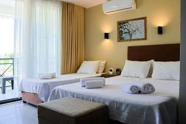 Standart Oda, Havuz Manzaralı, Balkonlu