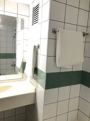 Basic Üç Kişilik Oda, Birden Çok Yatak, Havuz Manzaralı