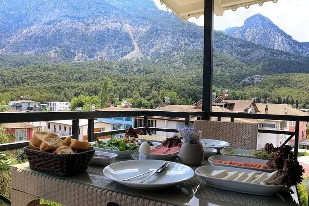 Odada yemek servisi