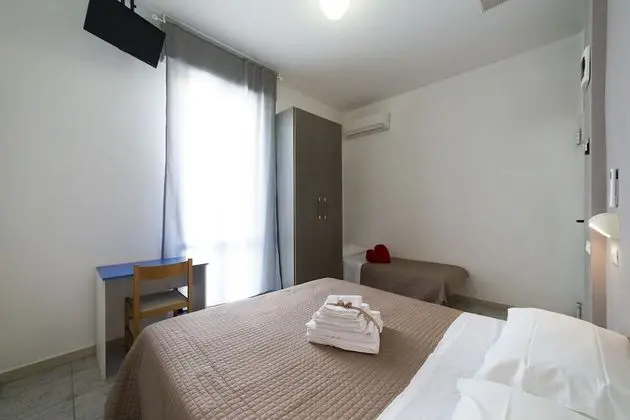 Üç Kişilik Oda
