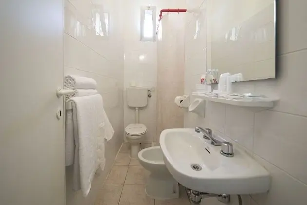 Üç Kişilik Oda