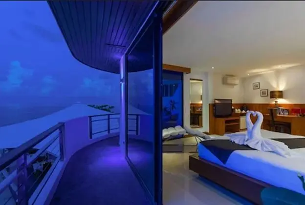Front Deluxe Second Floor Room Seaview