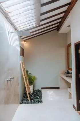 Luxury Oda